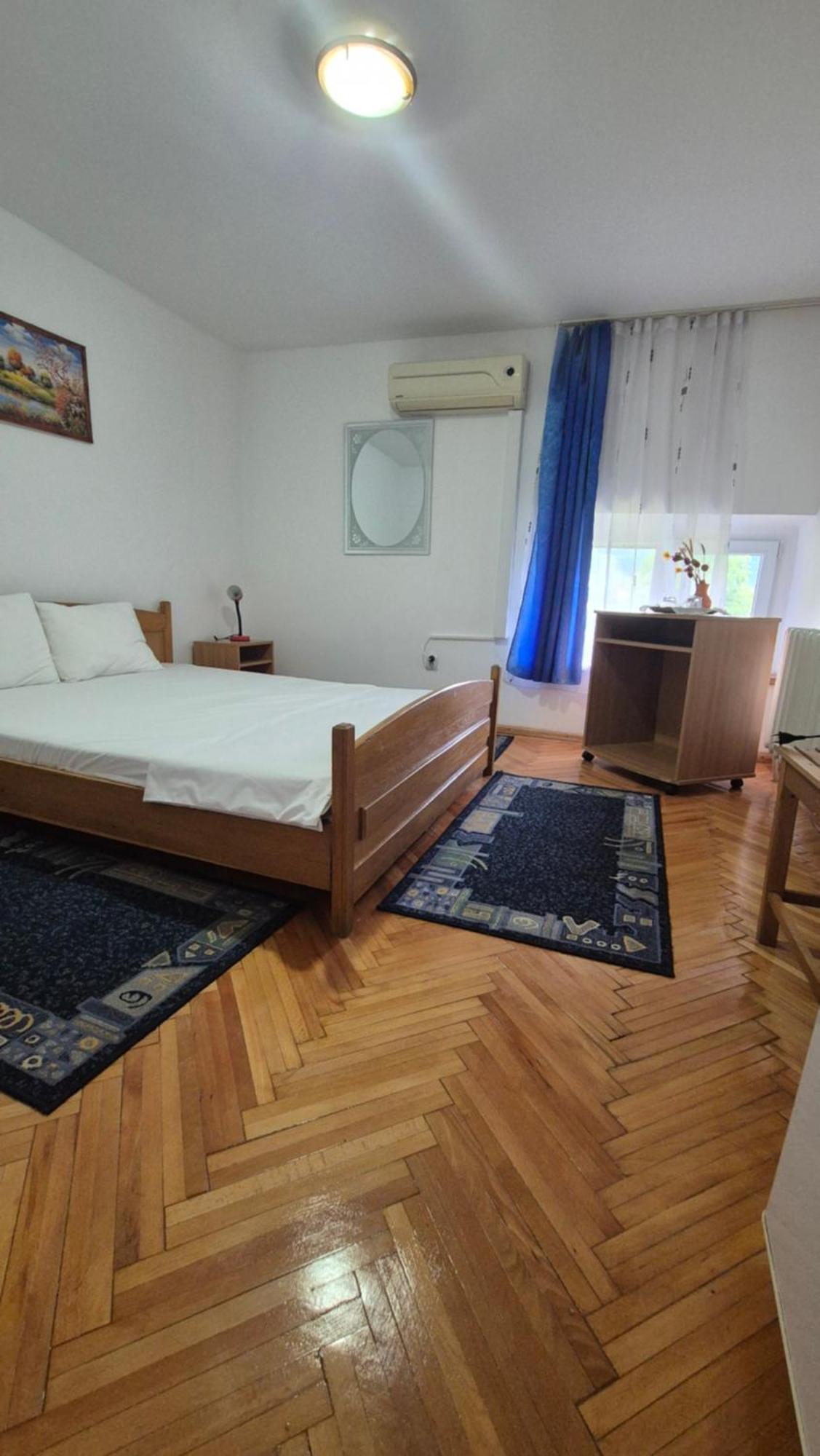 Vila Crinilor Calimanesti Luaran gambar
